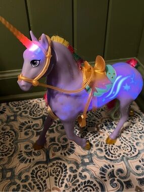 Unicorn Academy Wild Star Rainbow light up effect and sound effects